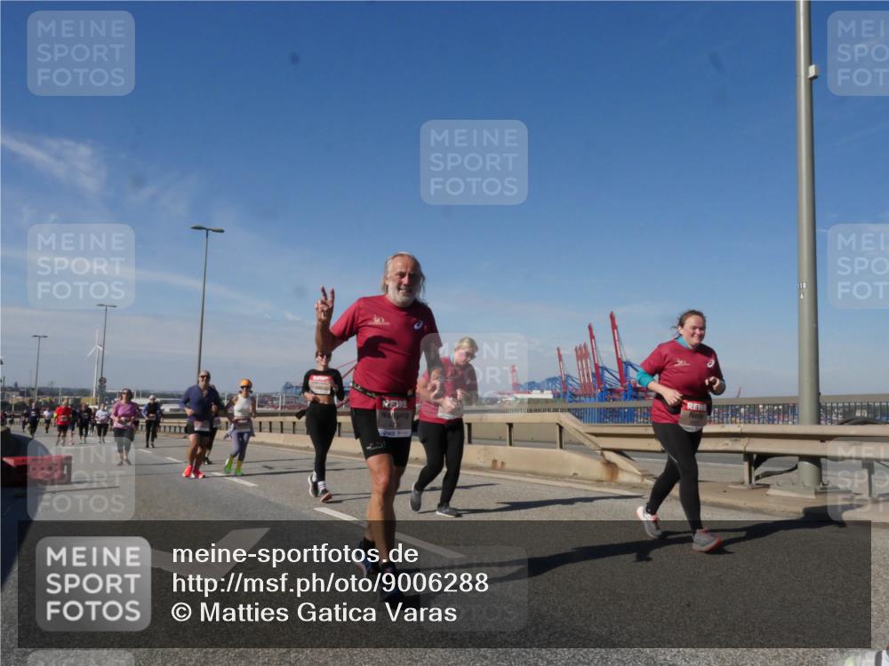 03.10.2025 - Köhlbrandbrückenlauf Matties Gatica Varas http://msf.ph/oto/9006288 03.10.2025 13:01:16 Position 2 118 meine-sportfotos.de