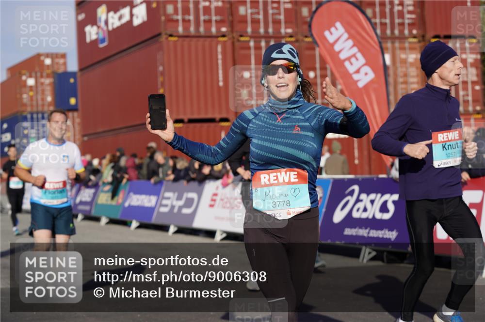 03.10.2025 - Köhlbrandbrückenlauf Michael Burmester http://msf.ph/oto/9006308 03.10.2025 10:08:25 Ziel 1089, 1172, 1203, 1238, 1257, 1338, 1371, 1461, 1601, 1753, 1876, 2735, 2736, 2776, 2942, 3071, 3752, 3778 meine-sportfotos.de