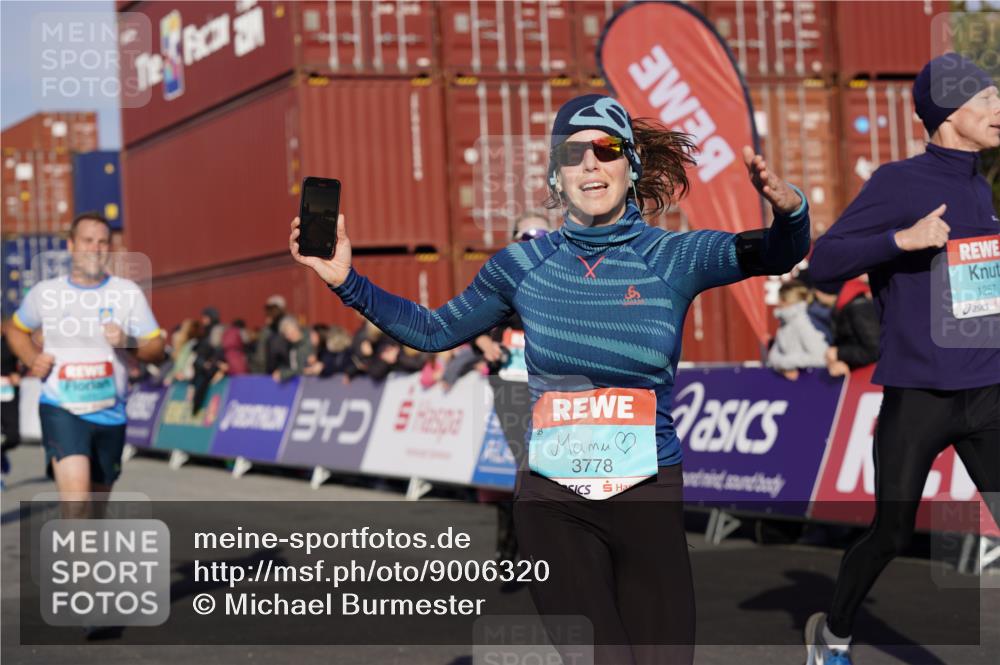 03.10.2025 - Köhlbrandbrückenlauf Michael Burmester http://msf.ph/oto/9006320 03.10.2025 10:08:25 Ziel 1089, 1172, 1203, 1238, 1257, 1338, 1371, 1461, 1601, 1753, 1876, 2735, 2736, 2776, 2942, 3071, 3752, 3778 meine-sportfotos.de