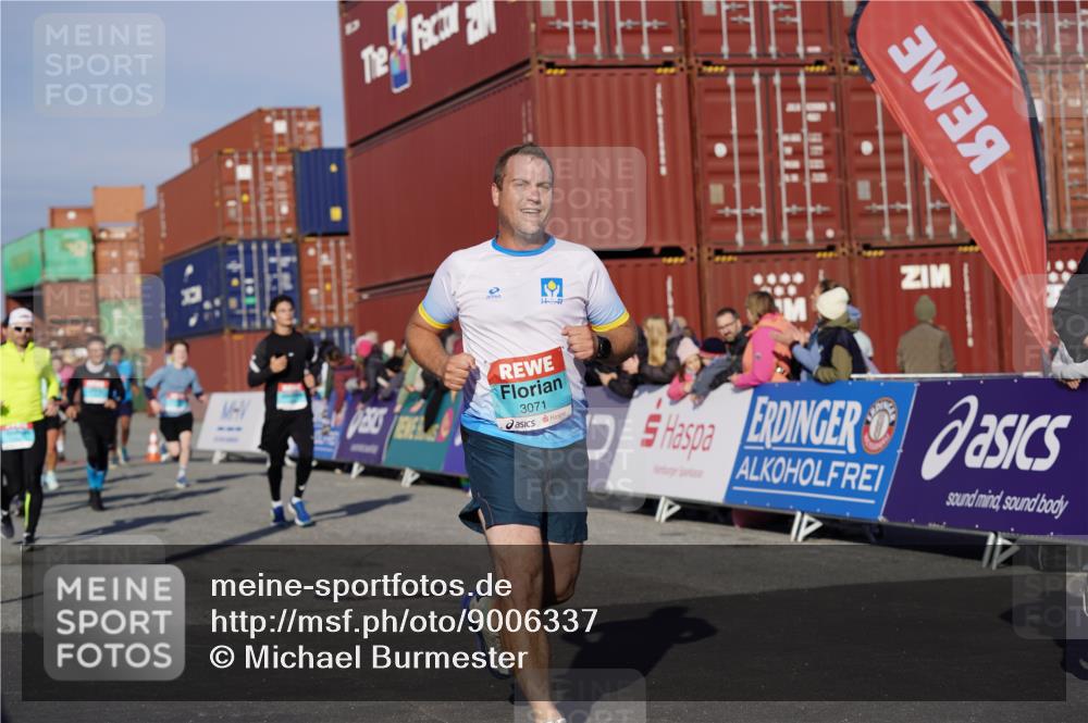 03.10.2025 - Köhlbrandbrückenlauf Michael Burmester http://msf.ph/oto/9006337 03.10.2025 10:08:26 Ziel 1089, 1172, 1203, 1238, 1257, 1338, 1371, 1461, 1489, 1508, 1601, 1753, 1876, 2735, 2736, 2776, 2942, 3071, 3123, 3752, 3778 meine-sportfotos.de