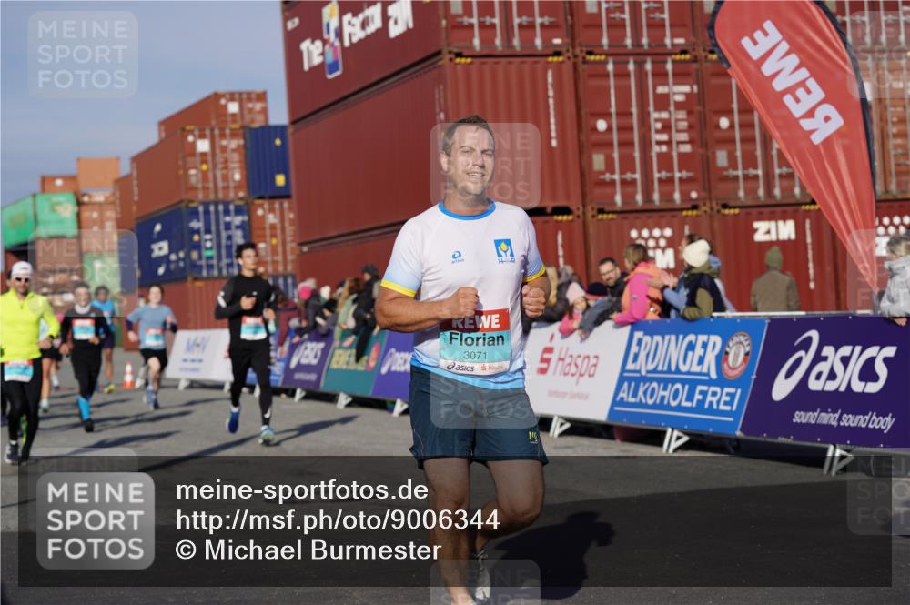 03.10.2025 - Köhlbrandbrückenlauf Michael Burmester http://msf.ph/oto/9006344 03.10.2025 10:08:26 Ziel 1089, 1172, 1203, 1238, 1257, 1338, 1371, 1461, 1489, 1508, 1601, 1753, 1876, 2735, 2736, 2776, 2942, 3071, 3123, 3752, 3778 meine-sportfotos.de