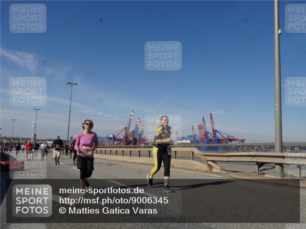 03.10.2025 - Köhlbrandbrückenlauf Matties Gatica Varas http://msf.ph/oto/9006345 03.10.2025 13:01:21 Position 2 118 meine-sportfotos.de