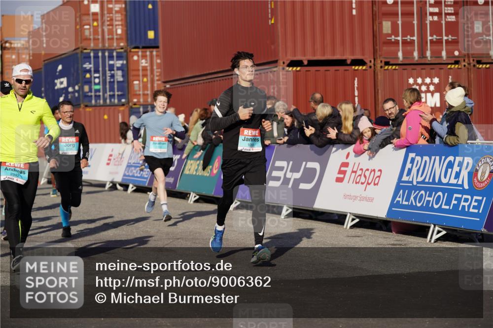 03.10.2025 - Köhlbrandbrückenlauf Michael Burmester http://msf.ph/oto/9006362 03.10.2025 10:08:27 Ziel 1089, 1172, 1203, 1238, 1257, 1338, 1371, 1489, 1508, 1601, 1739, 1753, 1755, 1876, 2735, 2736, 2776, 2942, 3071, 3123, 3752, 3778 meine-sportfotos.de