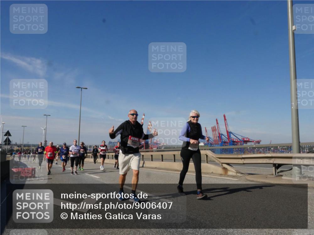 03.10.2025 - Köhlbrandbrückenlauf Matties Gatica Varas http://msf.ph/oto/9006407 03.10.2025 13:01:26 Position 2  meine-sportfotos.de