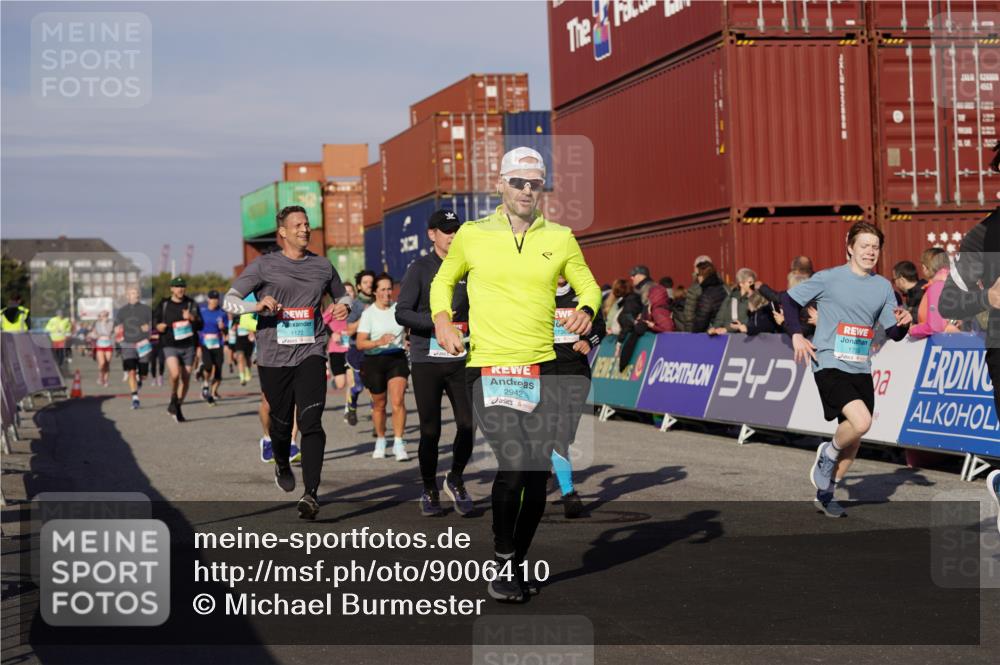 03.10.2025 - Köhlbrandbrückenlauf Michael Burmester http://msf.ph/oto/9006410 03.10.2025 10:08:28 Ziel 1089, 1172, 1238, 1257, 1338, 1371, 1489, 1508, 1601, 1739, 1753, 1755, 2735, 2736, 2776, 2942, 3071, 3123, 3261, 3369, 3752, 3778 meine-sportfotos.de