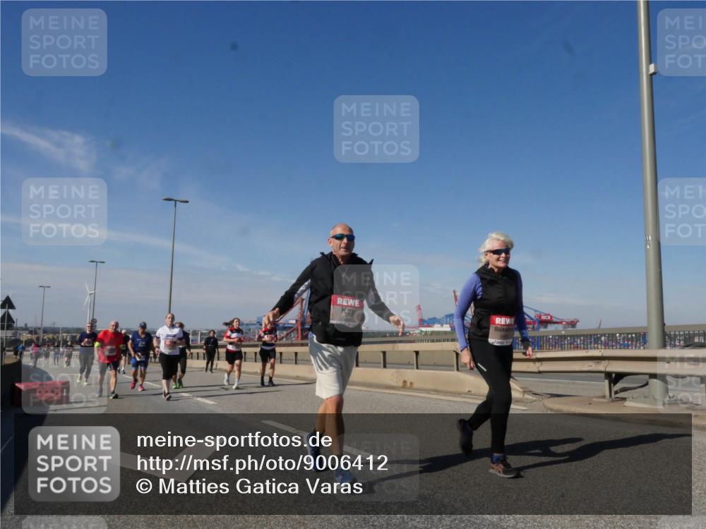 03.10.2025 - Köhlbrandbrückenlauf Matties Gatica Varas http://msf.ph/oto/9006412 03.10.2025 13:01:27 Position 2 118 meine-sportfotos.de