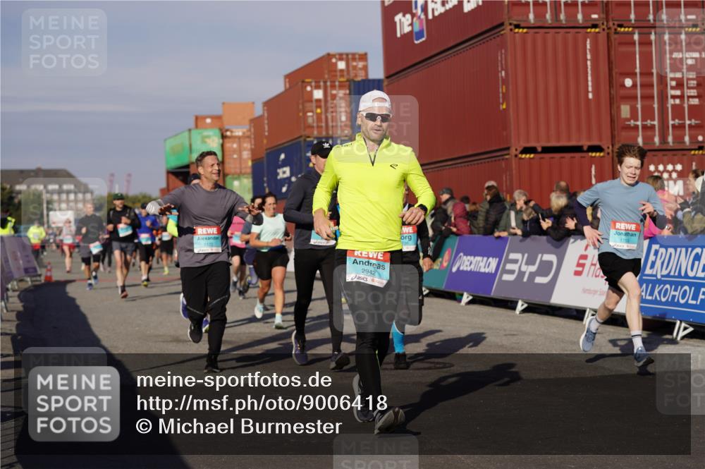 03.10.2025 - Köhlbrandbrückenlauf Michael Burmester http://msf.ph/oto/9006418 03.10.2025 10:08:29 Ziel 1089, 1172, 1238, 1257, 1338, 1371, 1430, 1489, 1508, 1601, 1739, 1753, 1755, 2735, 2736, 2776, 2942, 3071, 3123, 3261, 3369, 3752 meine-sportfotos.de