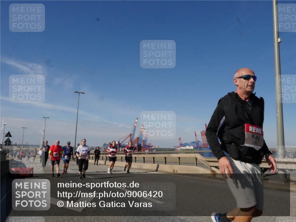 03.10.2025 - Köhlbrandbrückenlauf Matties Gatica Varas http://msf.ph/oto/9006420 03.10.2025 13:01:28 Position 2 5305 meine-sportfotos.de