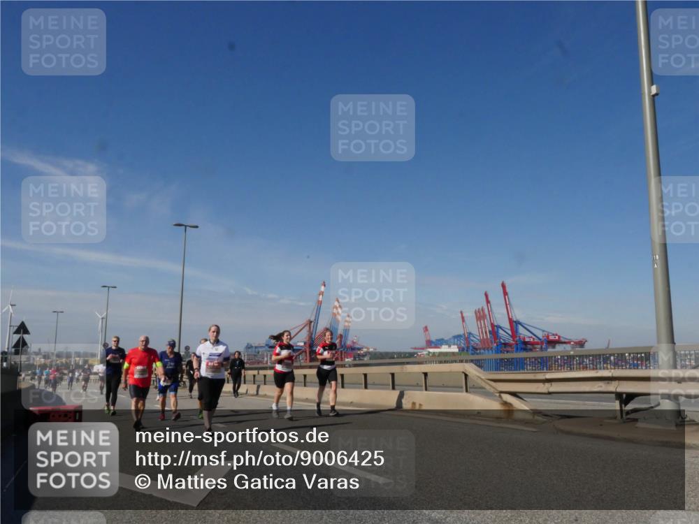 03.10.2025 - Köhlbrandbrückenlauf Matties Gatica Varas http://msf.ph/oto/9006425 03.10.2025 13:01:28 Position 2 18 meine-sportfotos.de