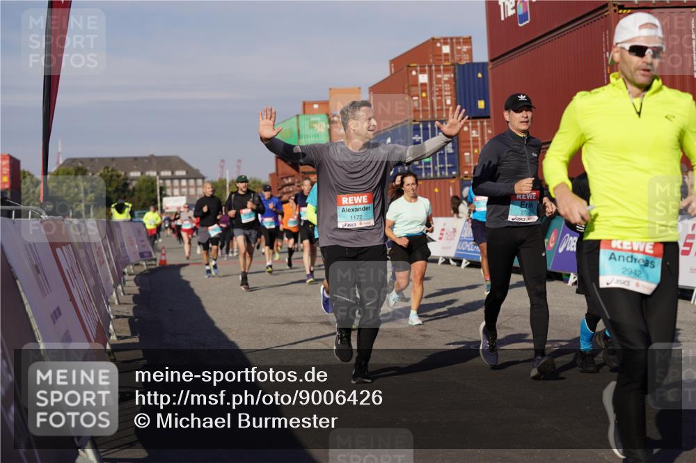 03.10.2025 - Köhlbrandbrückenlauf Michael Burmester http://msf.ph/oto/9006426 03.10.2025 10:08:29 Ziel 1089, 1172, 1238, 1257, 1338, 1371, 1430, 1489, 1508, 1601, 1739, 1753, 1755, 2735, 2736, 2776, 2942, 3071, 3123, 3261, 3369, 3752 meine-sportfotos.de