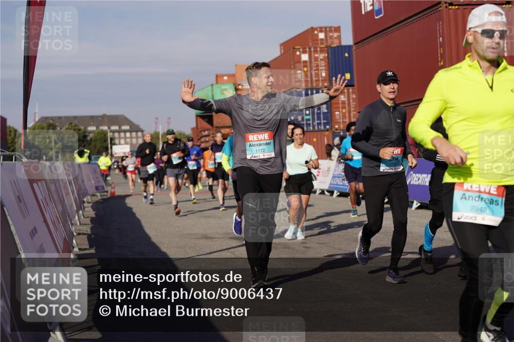 03.10.2025 - Köhlbrandbrückenlauf Michael Burmester http://msf.ph/oto/9006437 03.10.2025 10:08:29 Ziel 1089, 1172, 1238, 1257, 1338, 1371, 1430, 1489, 1508, 1601, 1739, 1753, 1755, 2735, 2736, 2776, 2942, 3071, 3123, 3261, 3369, 3752 meine-sportfotos.de