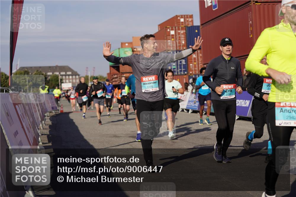 03.10.2025 - Köhlbrandbrückenlauf Michael Burmester http://msf.ph/oto/9006447 03.10.2025 10:08:29 Ziel 1089, 1172, 1238, 1257, 1338, 1371, 1430, 1489, 1508, 1601, 1739, 1753, 1755, 2735, 2736, 2776, 2942, 3071, 3123, 3261, 3369, 3752 meine-sportfotos.de
