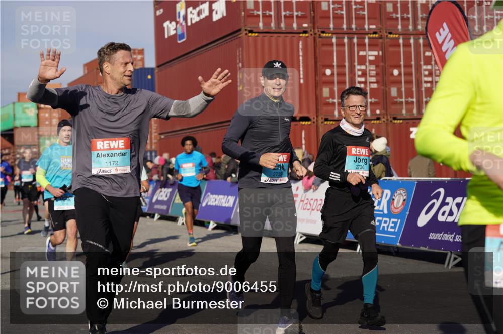 03.10.2025 - Köhlbrandbrückenlauf Michael Burmester http://msf.ph/oto/9006455 03.10.2025 10:08:30 Ziel 1089, 1172, 1238, 1338, 1430, 1489, 1508, 1739, 1753, 1755, 2735, 2736, 2776, 2942, 3071, 3123, 3261, 3369, 3752 meine-sportfotos.de