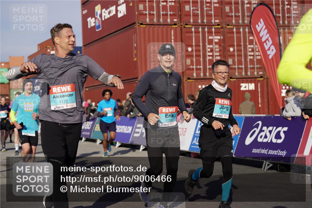 03.10.2025 - Köhlbrandbrückenlauf Michael Burmester http://msf.ph/oto/9006466 03.10.2025 10:08:30 Ziel 1089, 1172, 1238, 1338, 1430, 1489, 1508, 1739, 1753, 1755, 2735, 2736, 2776, 2942, 3071, 3123, 3261, 3369, 3752 meine-sportfotos.de