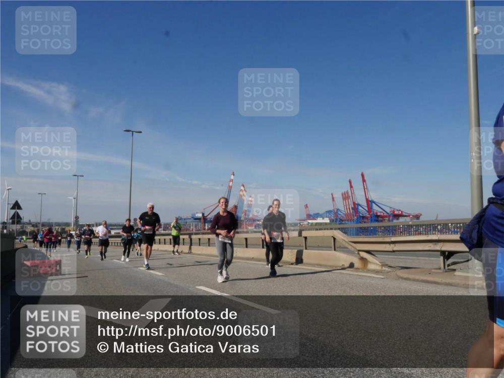 03.10.2025 - Köhlbrandbrückenlauf Matties Gatica Varas http://msf.ph/oto/9006501 03.10.2025 13:01:35 Position 2 111 meine-sportfotos.de