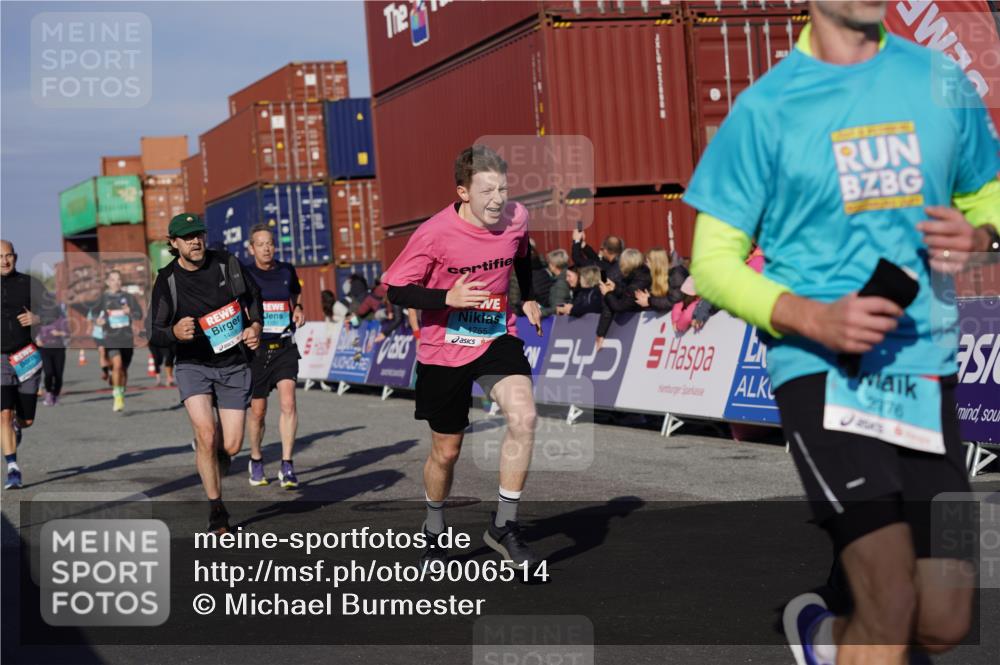 03.10.2025 - Köhlbrandbrückenlauf Michael Burmester http://msf.ph/oto/9006514 03.10.2025 10:08:33 Ziel 1089, 1172, 1430, 1489, 1508, 1525, 1739, 1753, 1755, 2731, 2734, 2735, 2736, 2776, 2942, 3123, 3189, 3261, 3369, 3752 meine-sportfotos.de