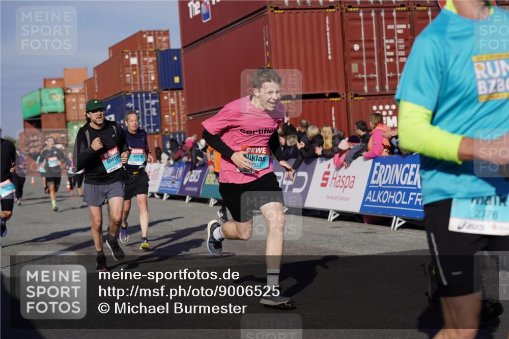 03.10.2025 - Köhlbrandbrückenlauf Michael Burmester http://msf.ph/oto/9006525 03.10.2025 10:08:33 Ziel 1089, 1172, 1430, 1489, 1508, 1525, 1739, 1753, 1755, 2731, 2734, 2735, 2736, 2776, 2942, 3123, 3189, 3261, 3369, 3752 meine-sportfotos.de