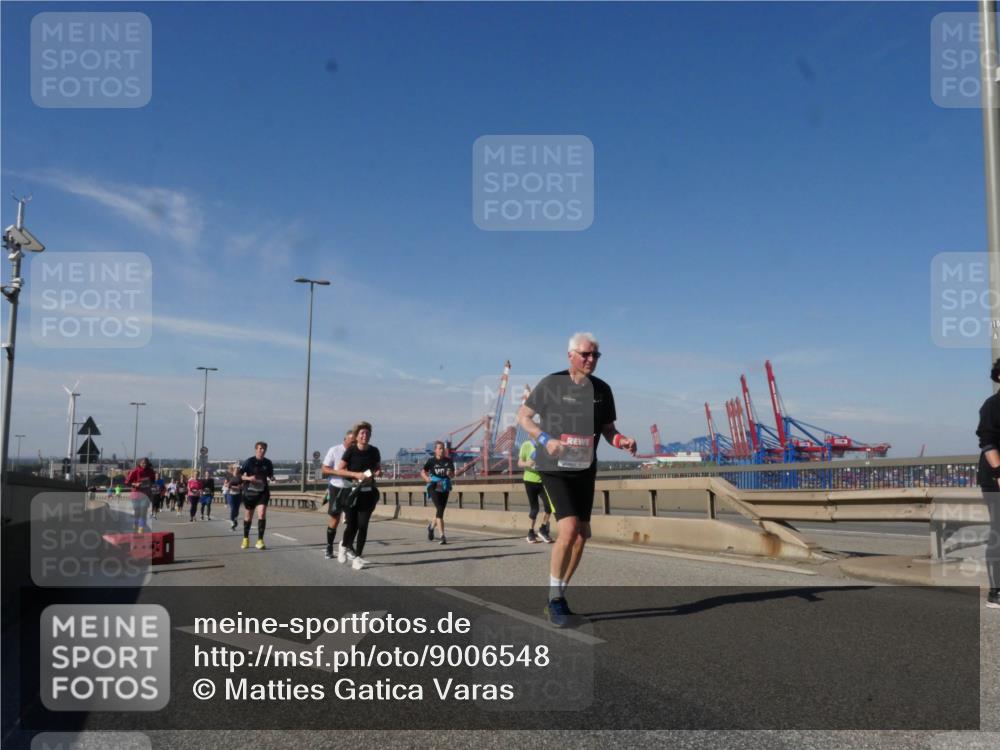 03.10.2025 - Köhlbrandbrückenlauf Matties Gatica Varas http://msf.ph/oto/9006548 03.10.2025 13:01:39 Position 2 118 meine-sportfotos.de