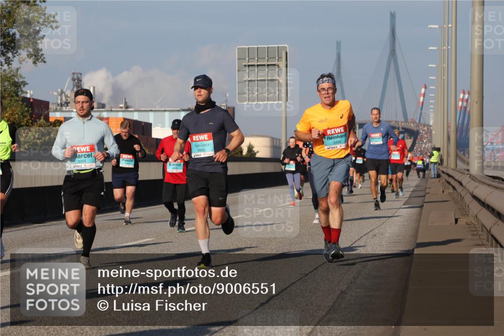 03.10.2025 - Köhlbrandbrückenlauf Luisa Fischer http://msf.ph/oto/9006551 03.10.2025 10:48:17 Position 3 3204, 3820, 3495 meine-sportfotos.de