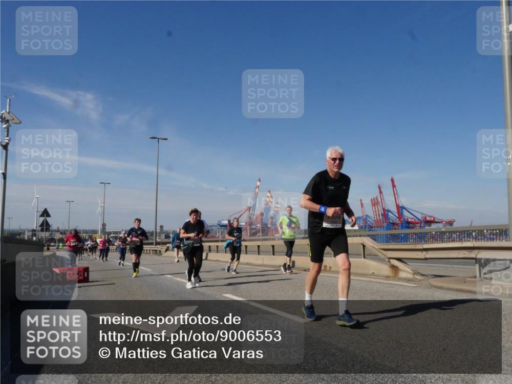 03.10.2025 - Köhlbrandbrückenlauf Matties Gatica Varas http://msf.ph/oto/9006553 03.10.2025 13:01:39 Position 2 18 meine-sportfotos.de