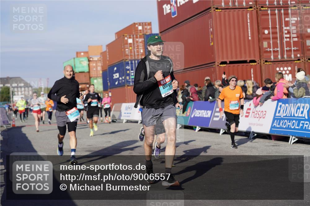 03.10.2025 - Köhlbrandbrückenlauf Michael Burmester http://msf.ph/oto/9006557 03.10.2025 10:08:34 Ziel 1089, 1172, 1430, 1489, 1506, 1508, 1525, 1566, 1567, 1739, 1753, 1755, 2731, 2734, 2735, 2736, 2776, 3123, 3189, 3261, 3369, 3752 meine-sportfotos.de