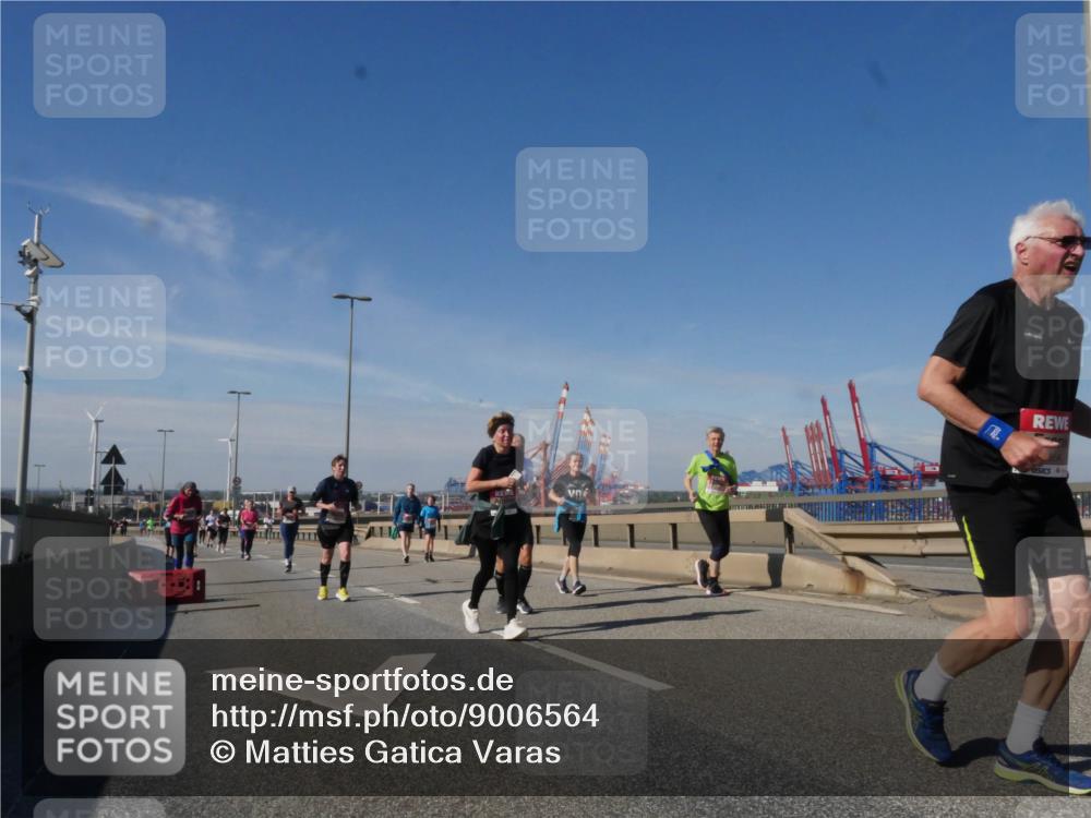 03.10.2025 - Köhlbrandbrückenlauf Matties Gatica Varas http://msf.ph/oto/9006564 03.10.2025 13:01:40 Position 2 1111 meine-sportfotos.de