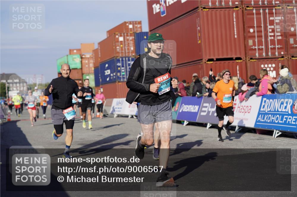 03.10.2025 - Köhlbrandbrückenlauf Michael Burmester http://msf.ph/oto/9006567 03.10.2025 10:08:34 Ziel 1089, 1172, 1430, 1489, 1506, 1508, 1525, 1566, 1567, 1739, 1753, 1755, 2731, 2734, 2735, 2736, 2776, 3123, 3189, 3261, 3369, 3752 meine-sportfotos.de