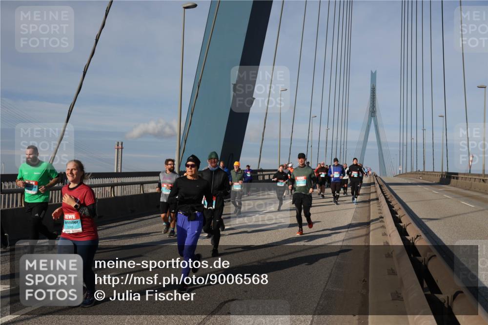 03.10.2025 - Köhlbrandbrückenlauf Julia Fischer http://msf.ph/oto/9006568 03.10.2025 09:56:32 Position 2 3240 meine-sportfotos.de
