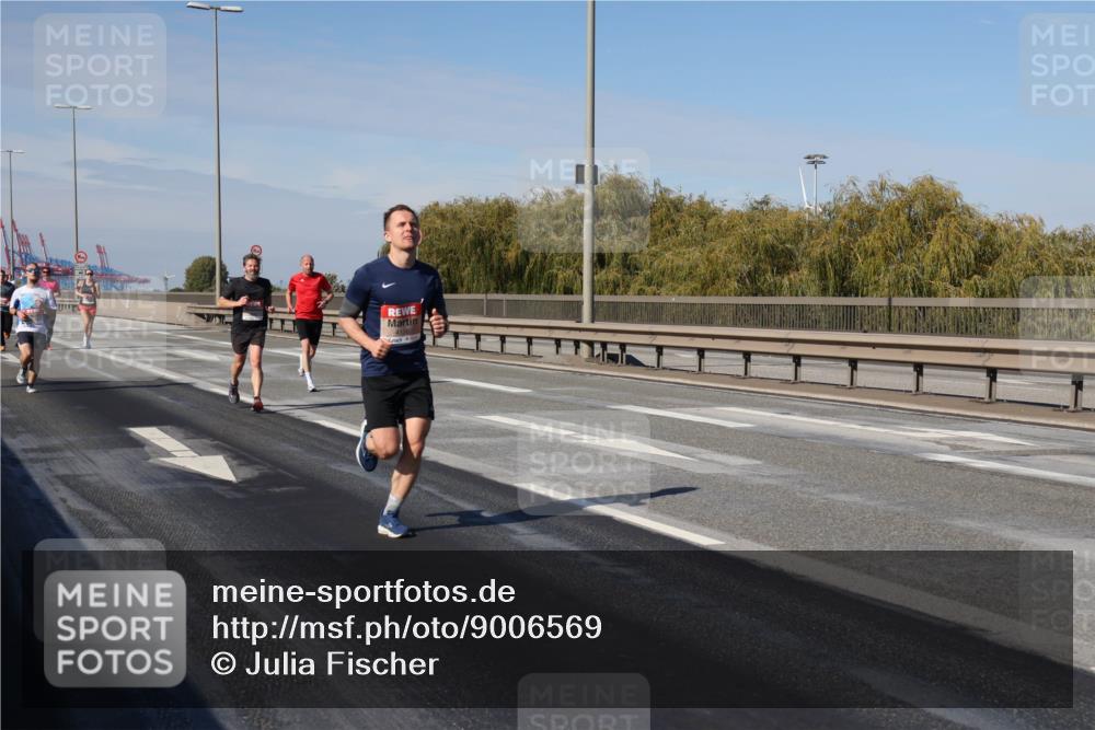 03.10.2025 - Köhlbrandbrückenlauf Julia Fischer http://msf.ph/oto/9006569 03.10.2025 12:44:35 Position 3  meine-sportfotos.de