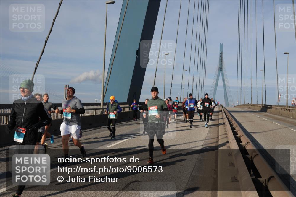 03.10.2025 - Köhlbrandbrückenlauf Julia Fischer http://msf.ph/oto/9006573 03.10.2025 09:56:33 Position 2  meine-sportfotos.de