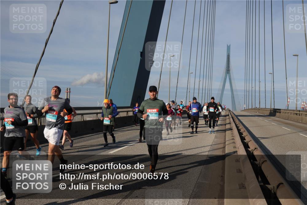 03.10.2025 - Köhlbrandbrückenlauf Julia Fischer http://msf.ph/oto/9006578 03.10.2025 09:56:34 Position 2 2210 meine-sportfotos.de