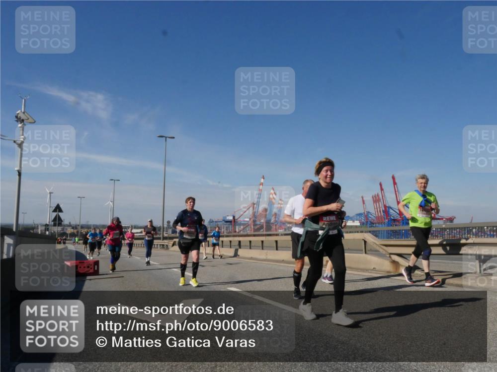 03.10.2025 - Köhlbrandbrückenlauf Matties Gatica Varas http://msf.ph/oto/9006583 03.10.2025 13:01:42 Position 2  meine-sportfotos.de