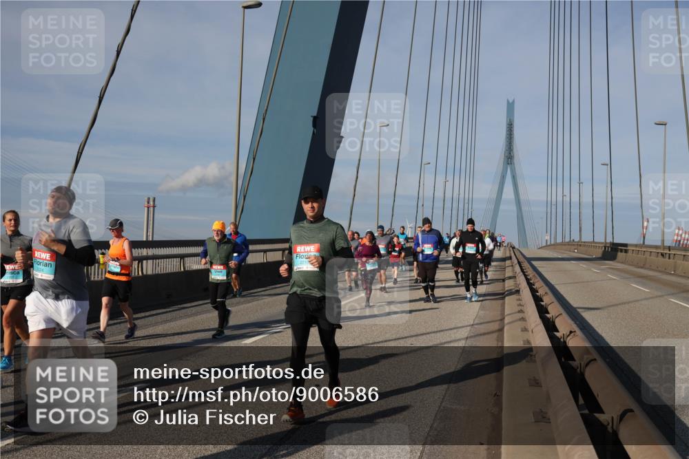 03.10.2025 - Köhlbrandbrückenlauf Julia Fischer http://msf.ph/oto/9006586 03.10.2025 09:56:34 Position 2 3024, 2210 meine-sportfotos.de