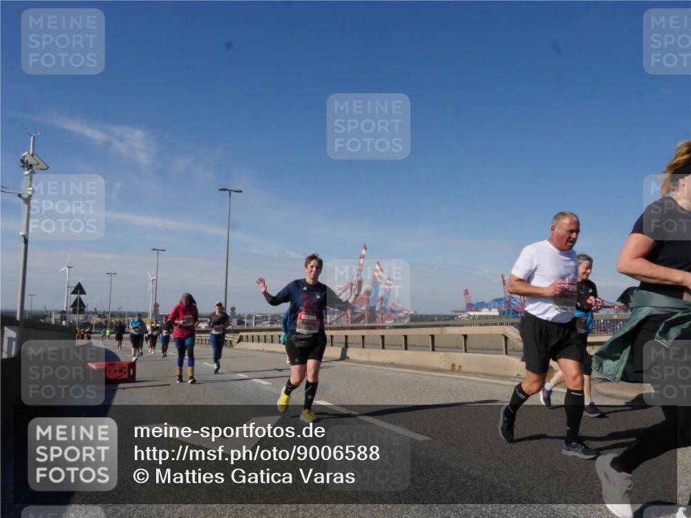 03.10.2025 - Köhlbrandbrückenlauf Matties Gatica Varas http://msf.ph/oto/9006588 03.10.2025 13:01:43 Position 2 1111 meine-sportfotos.de