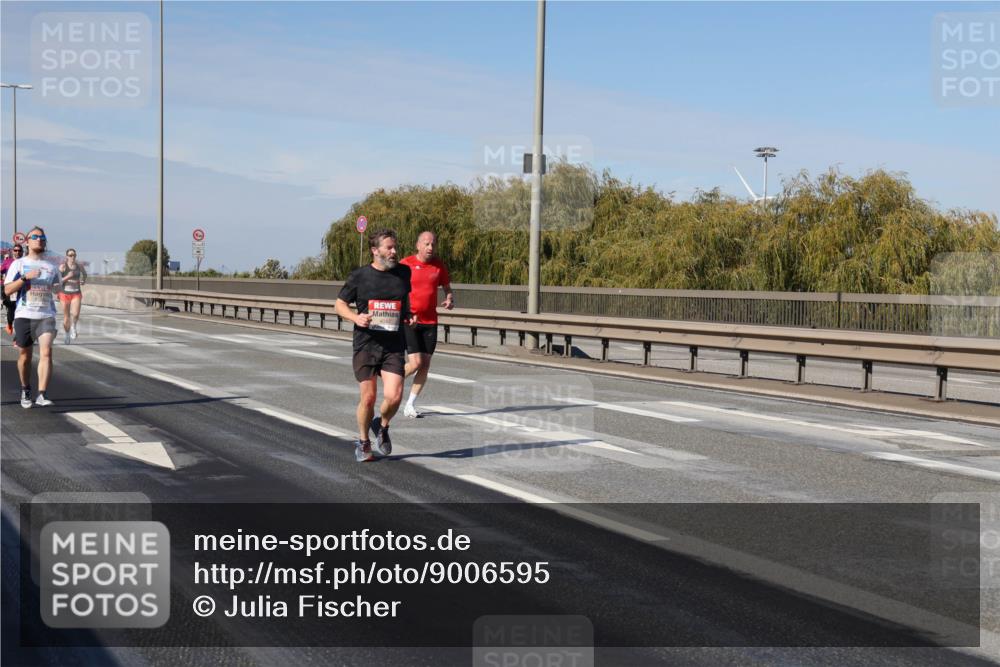 03.10.2025 - Köhlbrandbrückenlauf Julia Fischer http://msf.ph/oto/9006595 03.10.2025 12:44:37 Position 3  meine-sportfotos.de