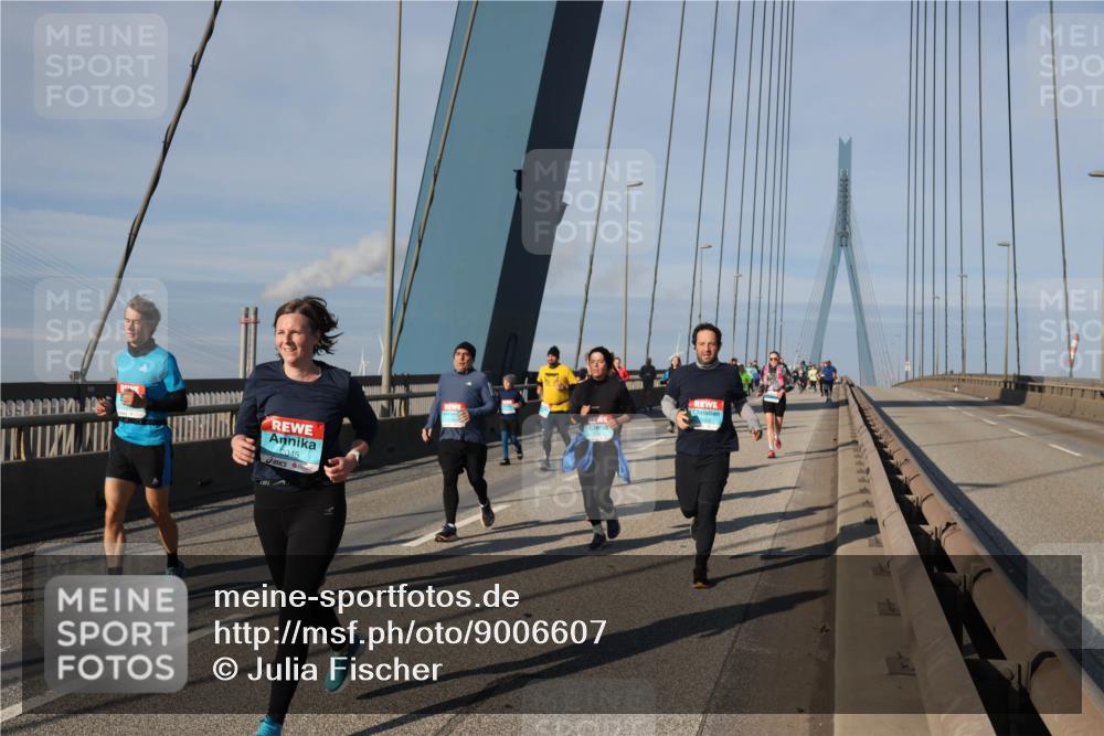 03.10.2025 - Köhlbrandbrückenlauf Julia Fischer http://msf.ph/oto/9006607 03.10.2025 09:56:43 Position 2 2045 meine-sportfotos.de