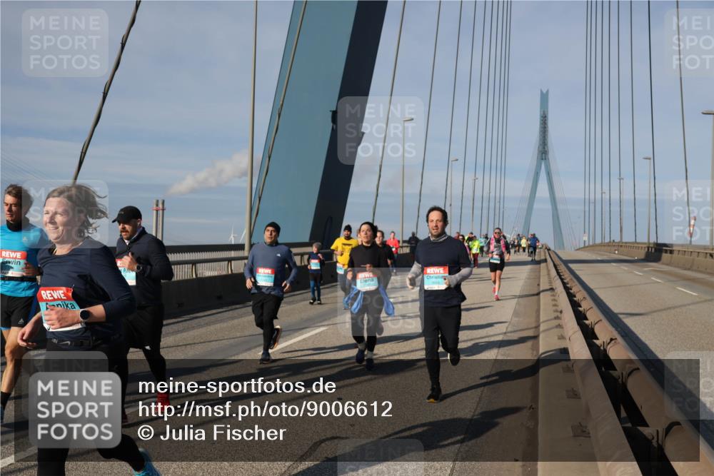 03.10.2025 - Köhlbrandbrückenlauf Julia Fischer http://msf.ph/oto/9006612 03.10.2025 09:56:43 Position 2 11 meine-sportfotos.de