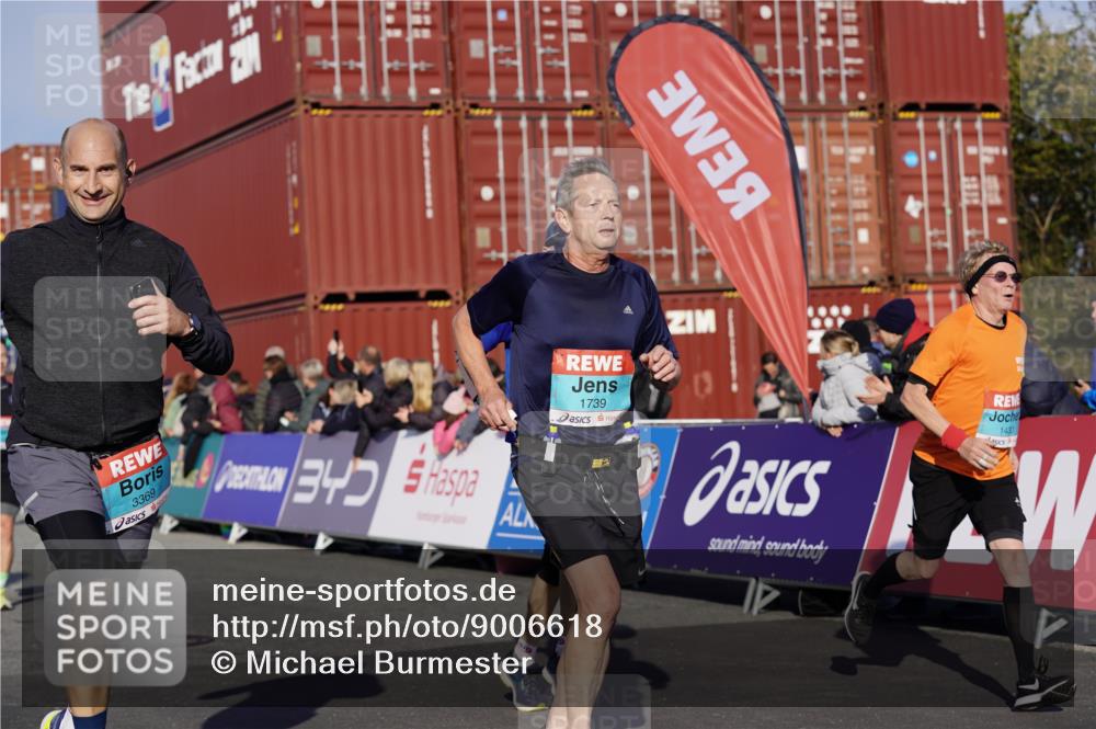 03.10.2025 - Köhlbrandbrückenlauf Michael Burmester http://msf.ph/oto/9006618 03.10.2025 10:08:35 Ziel 1172, 1430, 1489, 1506, 1508, 1525, 1555, 1566, 1567, 1739, 1753, 1755, 1858, 2731, 2734, 2735, 2736, 2776, 3123, 3189, 3261, 3369, 3752 meine-sportfotos.de