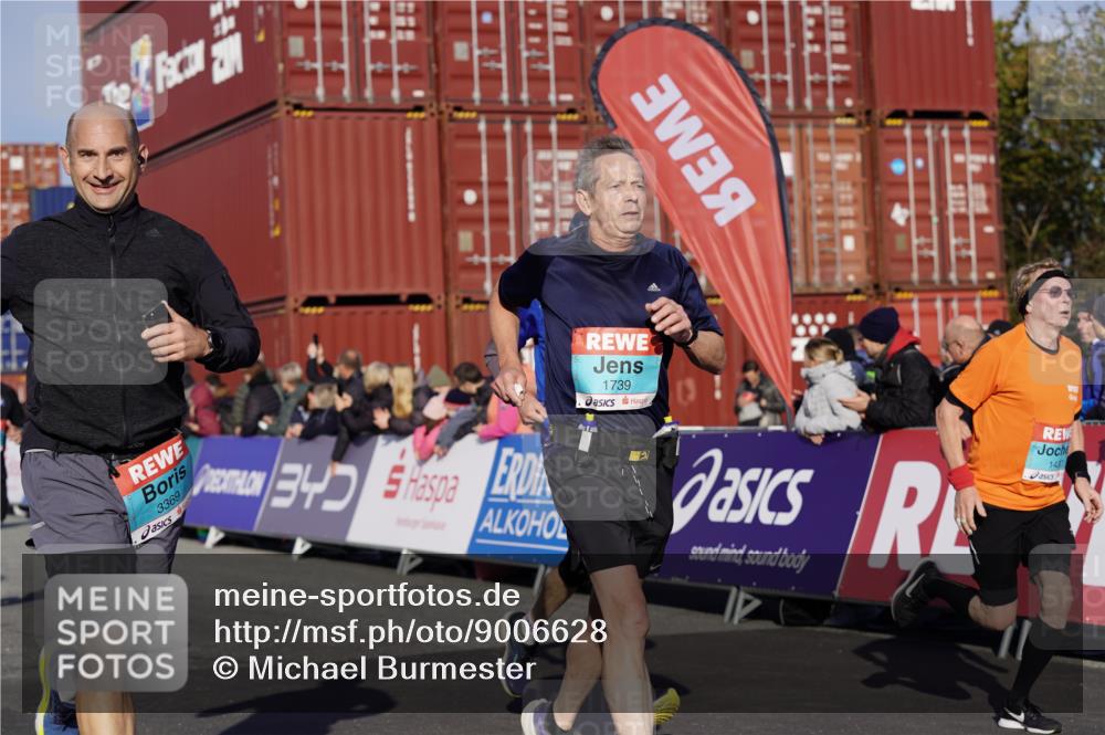 03.10.2025 - Köhlbrandbrückenlauf Michael Burmester http://msf.ph/oto/9006628 03.10.2025 10:08:35 Ziel 1172, 1430, 1489, 1506, 1508, 1525, 1555, 1566, 1567, 1739, 1753, 1755, 1858, 2731, 2734, 2735, 2736, 2776, 3123, 3189, 3261, 3369, 3752 meine-sportfotos.de