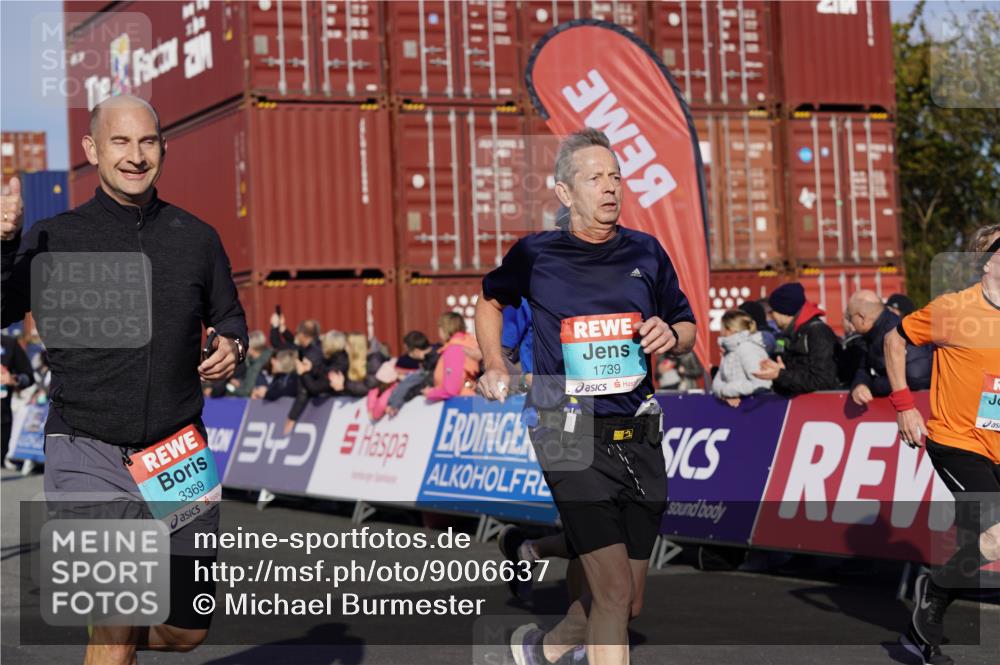 03.10.2025 - Köhlbrandbrückenlauf Michael Burmester http://msf.ph/oto/9006637 03.10.2025 10:08:35 Ziel 1172, 1430, 1489, 1506, 1508, 1525, 1555, 1566, 1567, 1739, 1753, 1755, 1858, 2731, 2734, 2735, 2736, 2776, 3123, 3189, 3261, 3369, 3752 meine-sportfotos.de