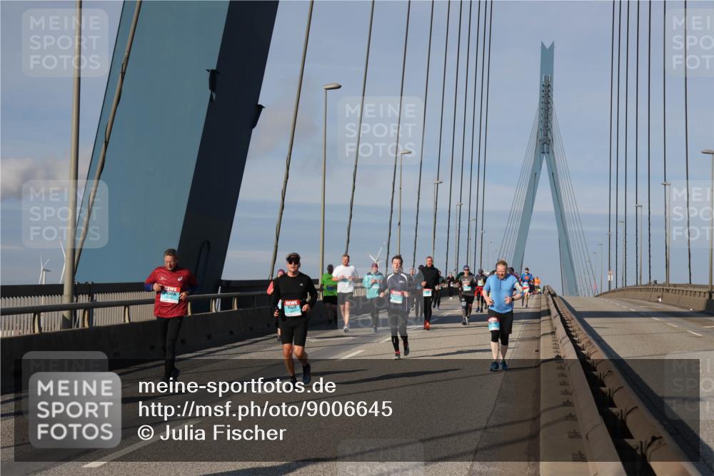 03.10.2025 - Köhlbrandbrückenlauf Julia Fischer http://msf.ph/oto/9006645 03.10.2025 09:56:54 Position 2  meine-sportfotos.de