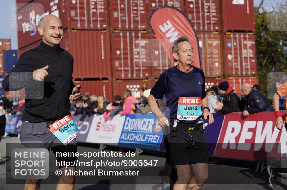 03.10.2025 - Köhlbrandbrückenlauf Michael Burmester http://msf.ph/oto/9006647 03.10.2025 10:08:35 Ziel 1172, 1430, 1489, 1506, 1508, 1525, 1555, 1566, 1567, 1739, 1753, 1755, 1858, 2731, 2734, 2735, 2736, 2776, 3123, 3189, 3261, 3369, 3752 meine-sportfotos.de