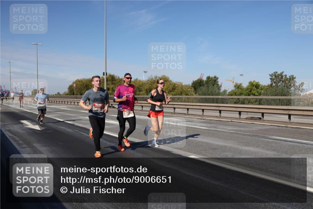 03.10.2025 - Köhlbrandbrückenlauf Julia Fischer http://msf.ph/oto/9006651 03.10.2025 12:44:44 Position 3  meine-sportfotos.de