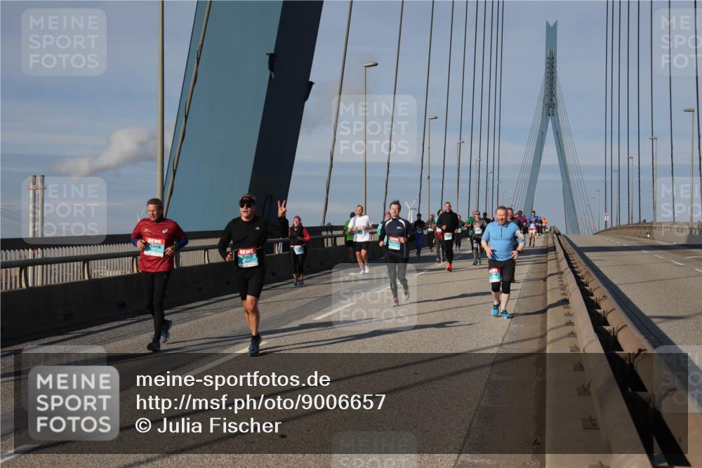 03.10.2025 - Köhlbrandbrückenlauf Julia Fischer http://msf.ph/oto/9006657 03.10.2025 09:56:56 Position 2  meine-sportfotos.de