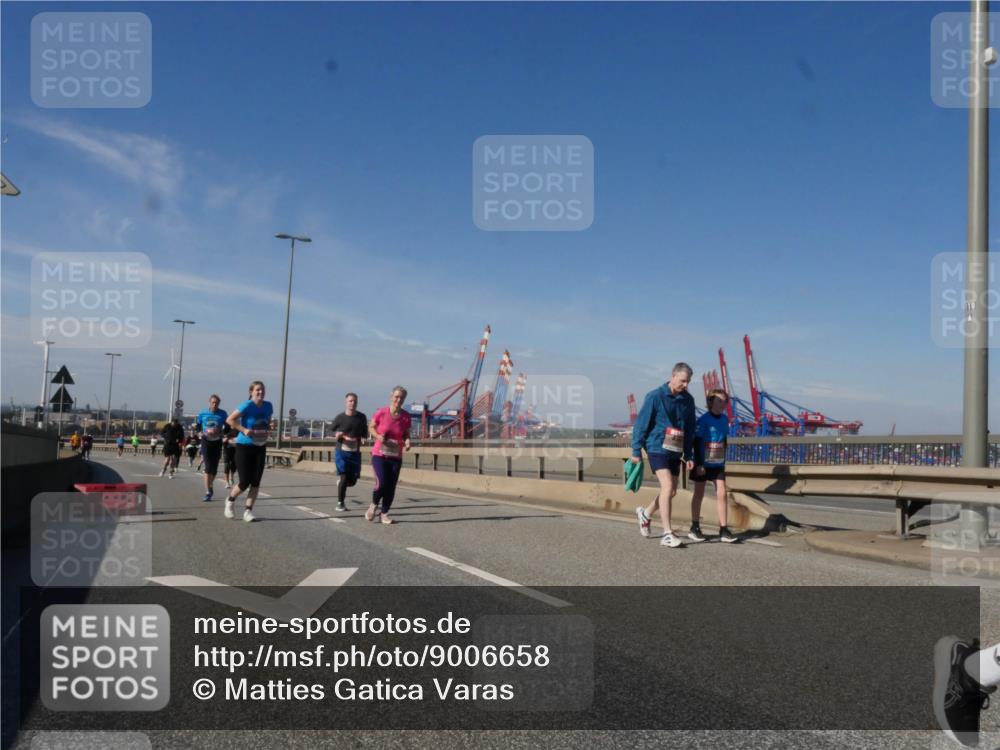 03.10.2025 - Köhlbrandbrückenlauf Matties Gatica Varas http://msf.ph/oto/9006658 03.10.2025 13:01:48 Position 2 118 meine-sportfotos.de