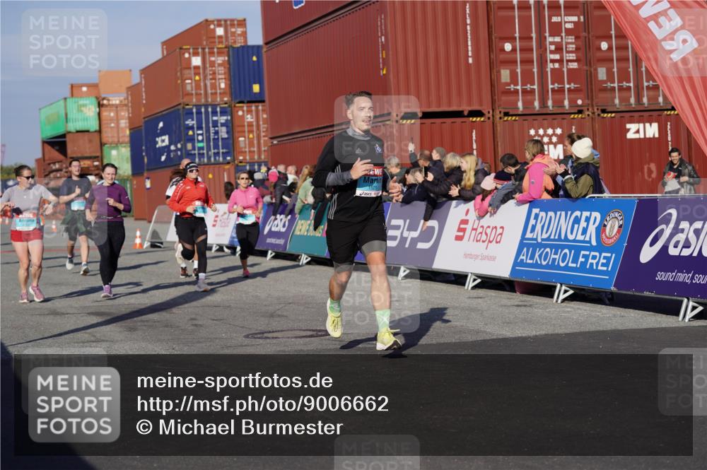 03.10.2025 - Köhlbrandbrückenlauf Michael Burmester http://msf.ph/oto/9006662 03.10.2025 10:08:36 Ziel 1430, 1489, 1506, 1508, 1525, 1555, 1566, 1567, 1739, 1753, 1755, 1858, 2449, 2731, 2734, 2776, 3123, 3128, 3189, 3261, 3369, 3752 meine-sportfotos.de