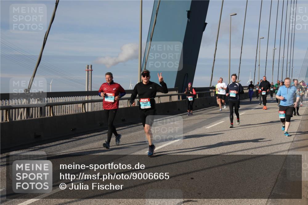 03.10.2025 - Köhlbrandbrückenlauf Julia Fischer http://msf.ph/oto/9006665 03.10.2025 09:56:56 Position 2 1930999 meine-sportfotos.de