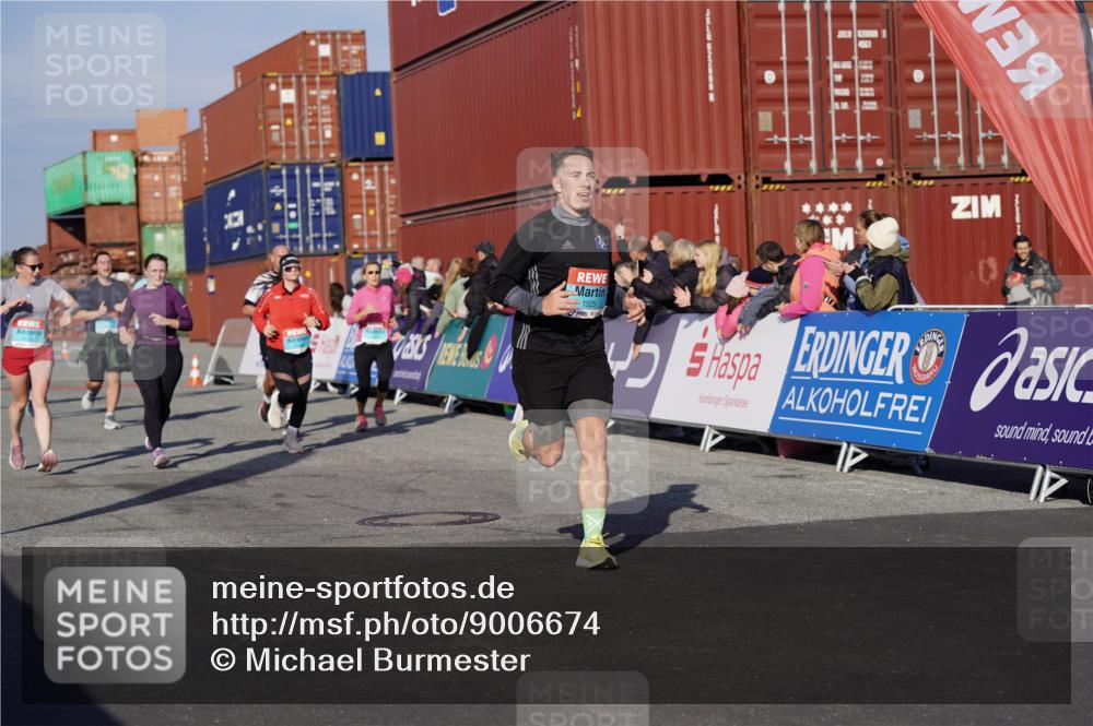03.10.2025 - Köhlbrandbrückenlauf Michael Burmester http://msf.ph/oto/9006674 03.10.2025 10:08:37 Ziel 1430, 1489, 1506, 1508, 1525, 1555, 1566, 1567, 1739, 1753, 1755, 1858, 2449, 2731, 2734, 3123, 3128, 3189, 3261, 3369 meine-sportfotos.de