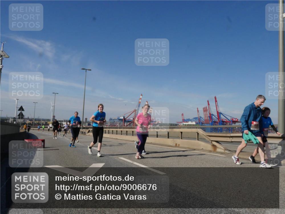 03.10.2025 - Köhlbrandbrückenlauf Matties Gatica Varas http://msf.ph/oto/9006676 03.10.2025 13:01:50 Position 2 118 meine-sportfotos.de