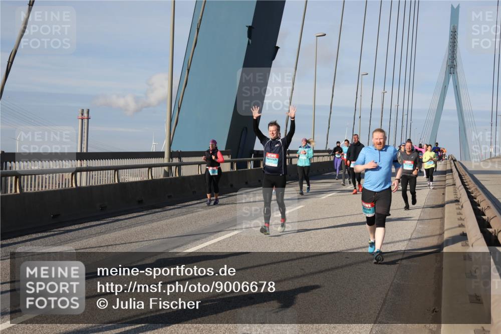 03.10.2025 - Köhlbrandbrückenlauf Julia Fischer http://msf.ph/oto/9006678 03.10.2025 09:56:58 Position 2  meine-sportfotos.de